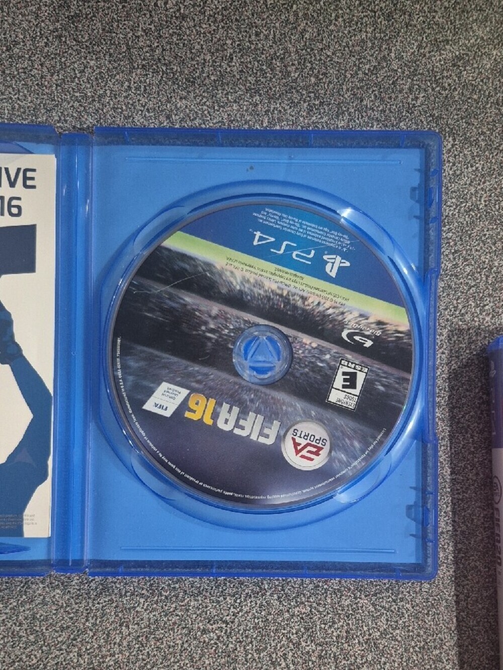 FIFA 16 PlayStation 4 Game - Blue Case - Picture 2 of 2